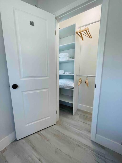 Charming 2 Bedroom Near Calle Ocho Kasey Center Downtown Beaches Hébergement de vacances *